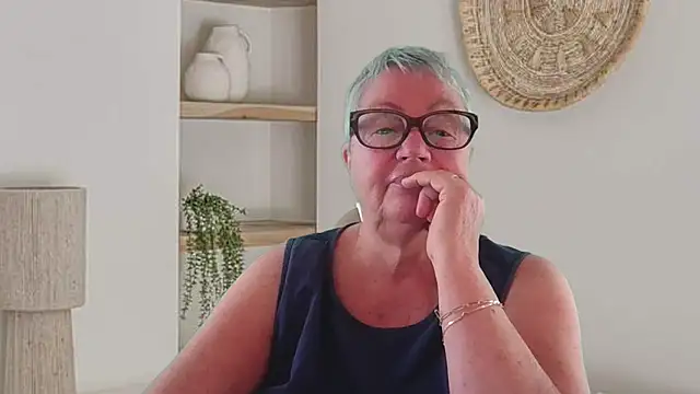 GrannyChrissy68 online show from May 9, 2026, 12:30 pm