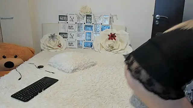 Snapshot of sweetemy4u chatting on December 14, 2025, 1:39 pm sweetemy4u online show from December 14, 2025, 1:39 pm