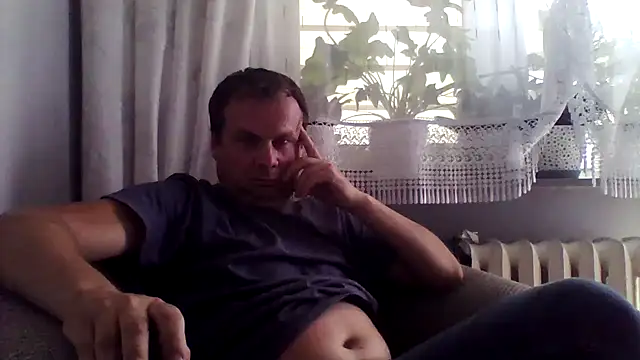 Snapshot of grzes19763 chatting on July 21, 2026, 10:38 am grzes19763 online show from July 21, 2026, 10:38 am