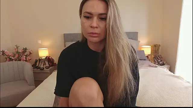 Snapshot of your_poison-girl chatting on February 2, 2026, 1:10 pm your poison-girl online show from February 2, 2026, 1:10 pm