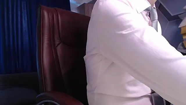 SteveTiger online show from November 10, 2025, 10:42 am