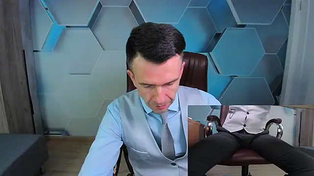 Snapshot of SteveTiger chatting on April 16, 2026, 9:32 am SteveTiger online show from April 16, 2026, 9:32 am