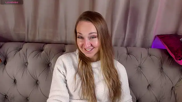 GwenCarter online show from February 13, 2025, 12:11 pm