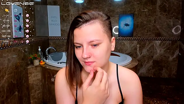 MelindaTin online show from December 2, 2025, 1:39 am