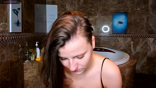 MelindaTin online show from March 7, 2025, 3:29 am