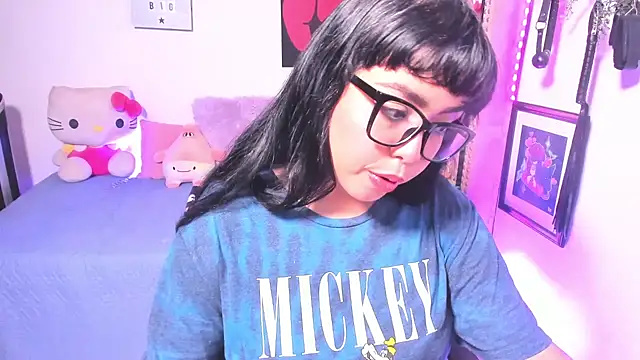 Snapshot of LillyCandy chatting on April 14, 2026, 12:32 pm LillyCandy online show from April 14, 2026, 12:32 pm