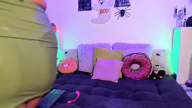 Snapshot of LillyCandy chatting on November 1, 2025, 5:18 pm LillyCandy online show from November 1, 2025, 5:18 pm