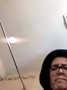 Snapshot of bobby69cock chatting on November 15, 2025, 9:24 am bobby69cock online show from November 15, 2025, 9:24 am