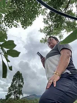 Snapshot of Ixchel_Anaid chatting on October 31, 2025, 2:24 pm Ixchel Anaid online show from October 31, 2025, 2:24 pm