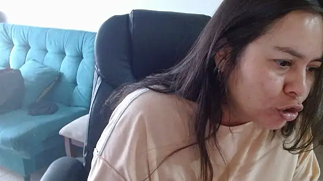 Snapshot of Ixchel_Anaid chatting on December 14, 2025, 3:28 pm Ixchel Anaid online show from December 14, 2025, 3:28 pm