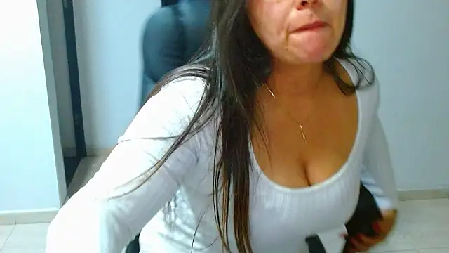 Snapshot of Ixchel_Anaid chatting on March 28, 2026, 2:56 am Ixchel Anaid online show from March 28, 2026, 2:56 am