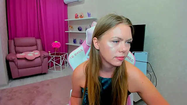 Strawberrye online show from February 15, 2026, 3:18 am