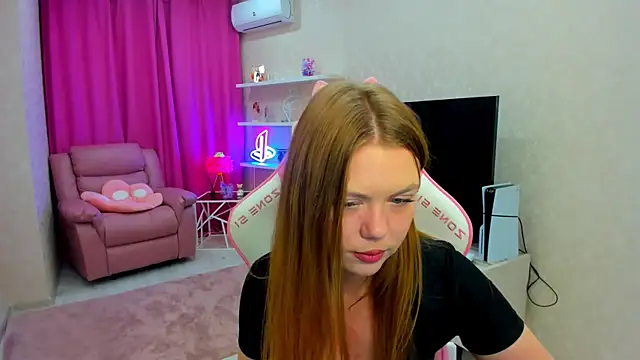 Snapshot of Strawberrye chatting on November 15, 2025, 3:32 am Strawberrye online show from November 15, 2025, 3:32 am