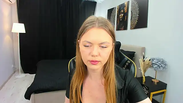 Snapshot of Strawberrye chatting on November 19, 2025, 3:28 am Strawberrye online show from November 19, 2025, 3:28 am