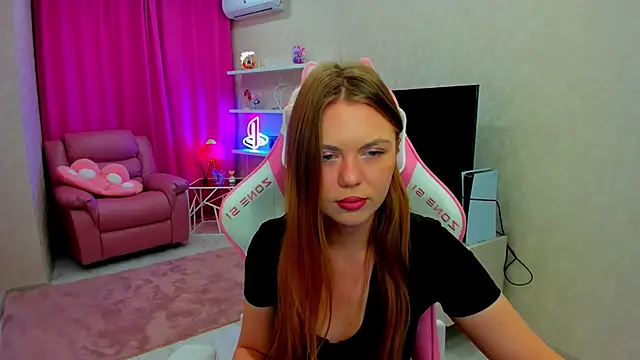 Snapshot of Strawberrye chatting on November 12, 2025, 3:32 am Strawberrye online show from November 12, 2025, 3:32 am