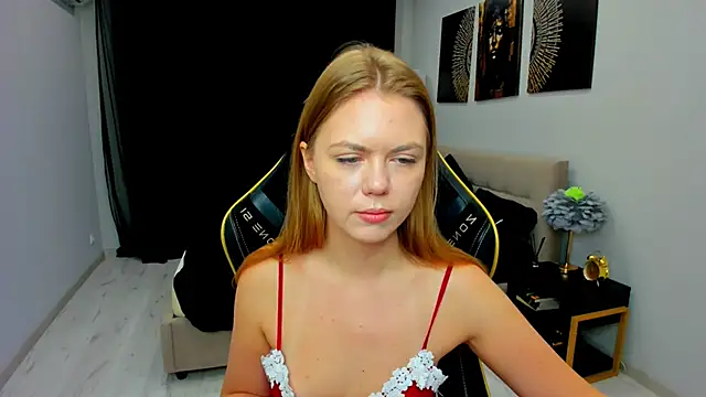 Strawberrye online show from March 24, 2026, 3:28 am