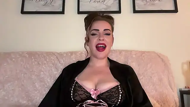 Snapshot of EmilyBlue chatting on October 9, 2025, 7:47 pm EmilyBlue online show from October 9, 2025, 7:47 pm