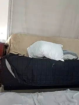 Snapshot of estrella_tasty chatting on October 25, 2025, 3:49 am estrella tasty online show from October 25, 2025, 3:49 am