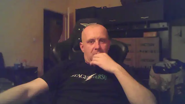 Snapshot of MrWhitePL chatting on April 13, 2026, 6:01 pm MrWhitePL online show from April 13, 2026, 6:01 pm