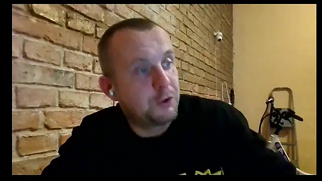 MrWhitePL online show from November 3, 2025, 6:44 pm