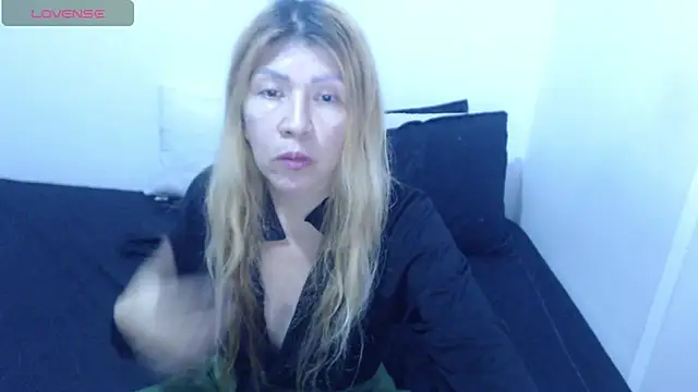 Dulce-Bella online show from March 6, 2026, 3:40 pm