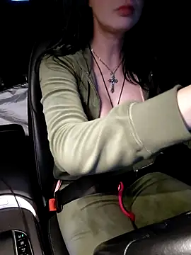 EVILYN online show from April 10, 2026, 11:56 pm