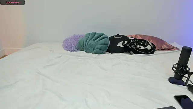 vamppire girl online show from November 10, 2025, 12:21 pm