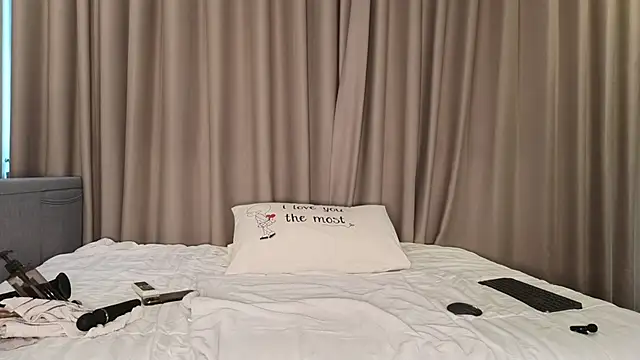 Snapshot of LucyNuty chatting on October 29, 2025, 4:11 am LucyNuty online show from October 29, 2025, 4:11 am