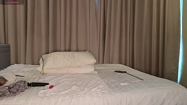 Snapshot of LucyNuty chatting on October 10, 2025, 6:25 am LucyNuty online show from October 10, 2025, 6:25 am