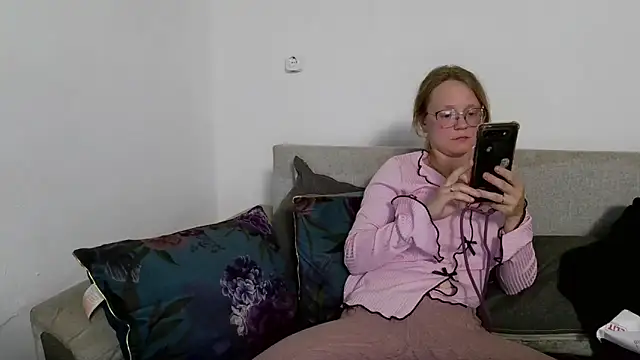 little-leni online show from April 15, 2026, 7:58 pm