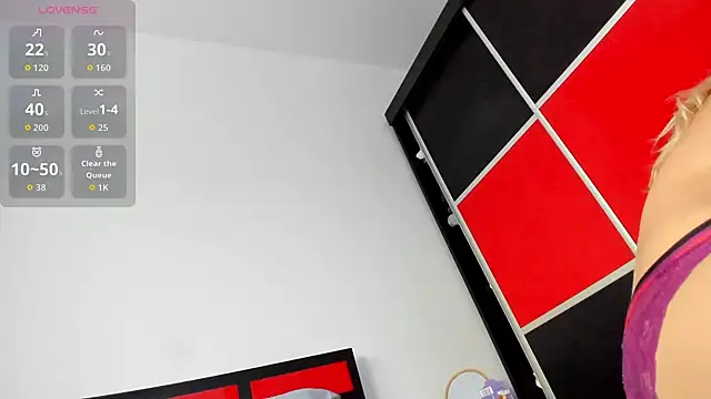 suuzykiss online show from November 4, 2025, 6:06 am