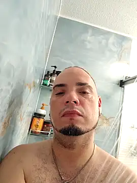 Snapshot of latinoflpr chatting on October 22, 2025, 12:21 am latinoflpr online show from October 22, 2025, 12:21 am