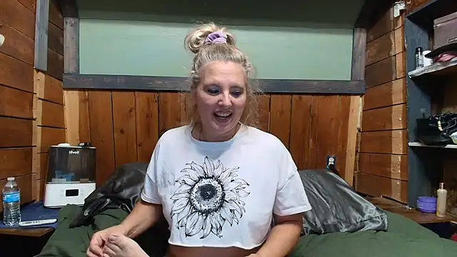 Snapshot of lisaxlovexxx chatting on April 2, 2026, 5:19 pm lisaxlovexxx online show from April 2, 2026, 5:19 pm