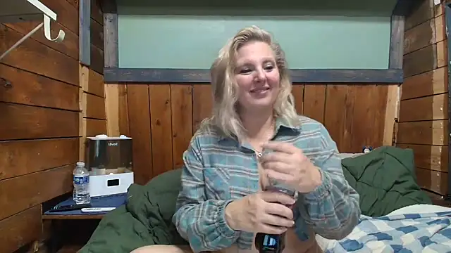 Snapshot of lisaxlovexxx chatting on March 7, 2026, 4:56 pm lisaxlovexxx online show from March 7, 2026, 4:56 pm