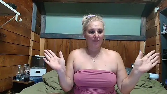 Snapshot of lisaxlovexxx chatting on June 22, 2026, 3:36 am lisaxlovexxx online show from June 22, 2026, 3:36 am