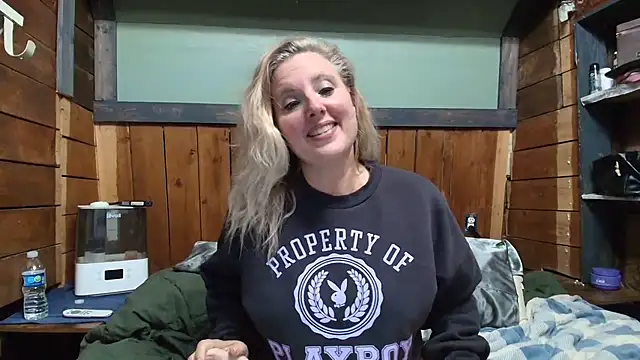 Snapshot of lisaxlovexxx chatting on March 24, 2026, 3:28 am lisaxlovexxx online show from March 24, 2026, 3:28 am