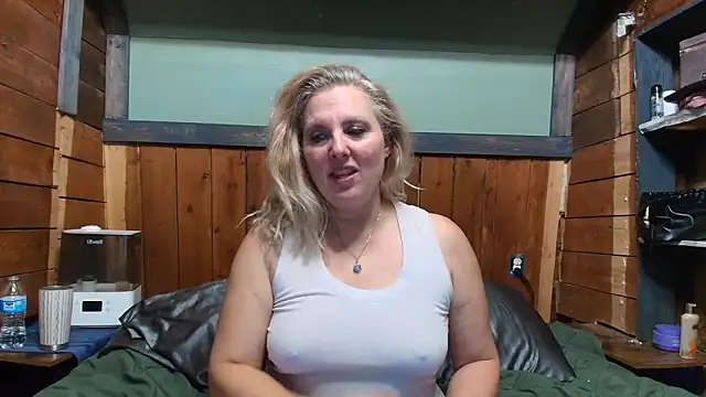 Snapshot of lisaxlovexxx chatting on April 5, 2026, 3:13 am lisaxlovexxx online show from April 5, 2026, 3:13 am