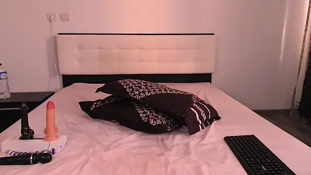 DaryanaRed08 online show from February 25, 2025, 7:42 am