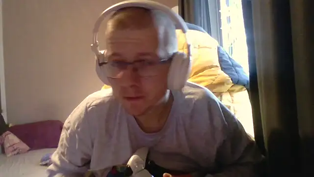 Snapshot of David250692 chatting on November 27, 2025, 9:32 am David250692 online show from November 27, 2025, 9:32 am