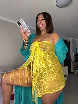 Snapshot of CurvyDesire1 chatting on May 26, 2026, 7:28 am CurvyDesire1 online show from May 26, 2026, 7:28 am