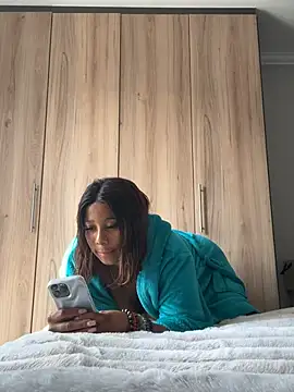Snapshot of CurvyDesire1 chatting on May 27, 2026, 11:17 am CurvyDesire1 online show from May 27, 2026, 11:17 am
