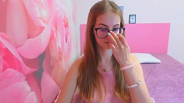 Snapshot of AliceAdams chatting on February 21, 2026, 8:16 am AliceAdams online show from February 21, 2026, 8:16 am