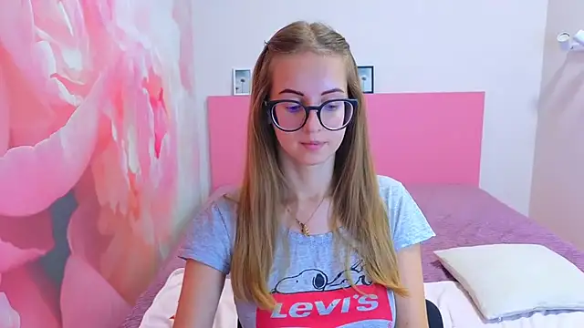 AliceAdams online show from November 13, 2025, 8:07 am