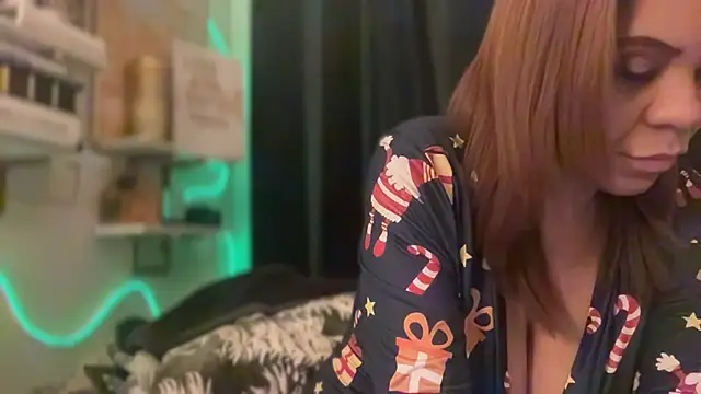 Snapshot of Sanaawest chatting on December 14, 2025, 12:33 pm Sanaawest online show from December 14, 2025, 12:33 pm