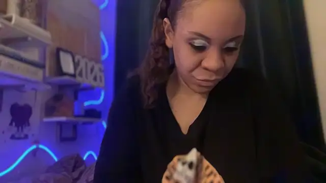 Snapshot of Sanaawest chatting on January 8, 2026, 12:44 pm Sanaawest online show from January 8, 2026, 12:44 pm