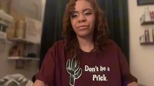 Snapshot of Sanaawest chatting on November 16, 2025, 12:32 pm Sanaawest online show from November 16, 2025, 12:32 pm