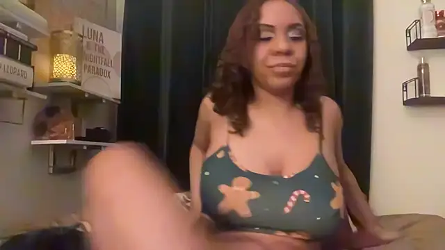 Snapshot of Sanaawest chatting on November 17, 2025, 12:31 pm Sanaawest online show from November 17, 2025, 12:31 pm