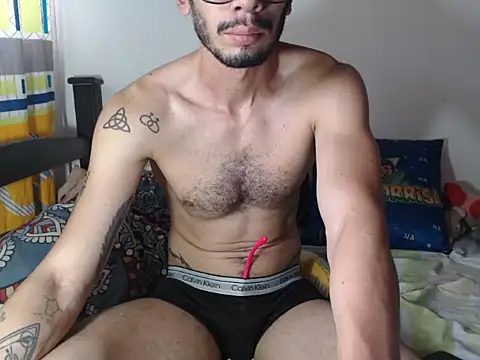 Snapshot of alisterxxx chatting on November 7, 2025, 6:23 pm alisterxxx online show from November 7, 2025, 6:23 pm