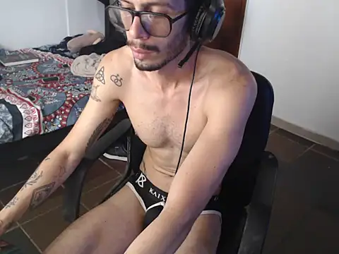 Snapshot of alisterxxx chatting on May 30, 2026, 2:23 pm alisterxxx online show from May 30, 2026, 2:23 pm