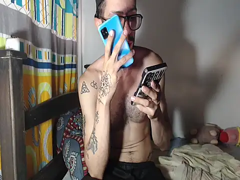 Snapshot of alisterxxx chatting on November 2, 2025, 11:04 am alisterxxx online show from November 2, 2025, 11:04 am